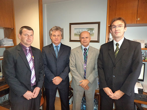 Frigo, Altmann e Biondo (d) com o assessor do deputado Afonso Hamm (PP)